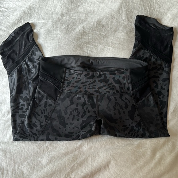 Lulu Lemon Just Breathe Animal Swirl Size 8 - Picture 2 of 9